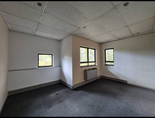 138M² OFFICE TO LET IN HYDE PARK